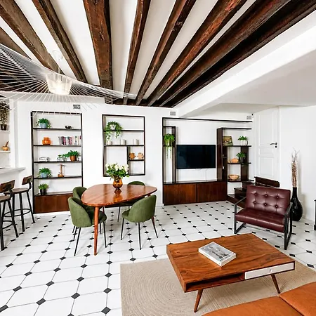 Spacious & Modern In Le Marais Paris