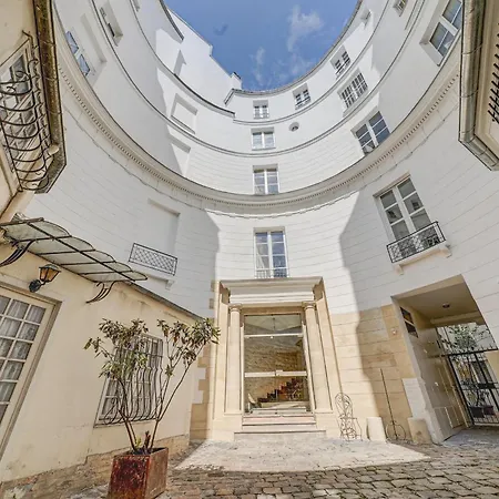 Apartment Spacious & Modern In Le Marais Paris