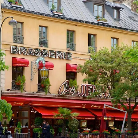 Spacious & Modern In Le Marais Paris
